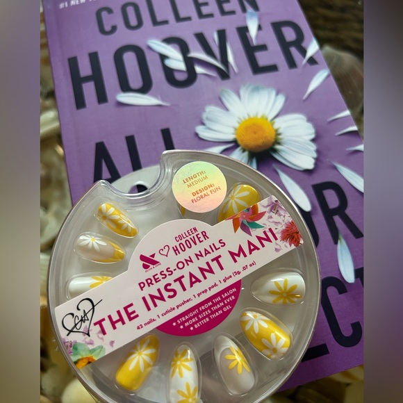 📚💅🏽All Your Perfects by Colleen Hoover with matching nail set - Picture 6 of 8